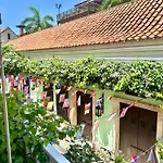 by Calamari Homes - Parque Centenario 202 walled city